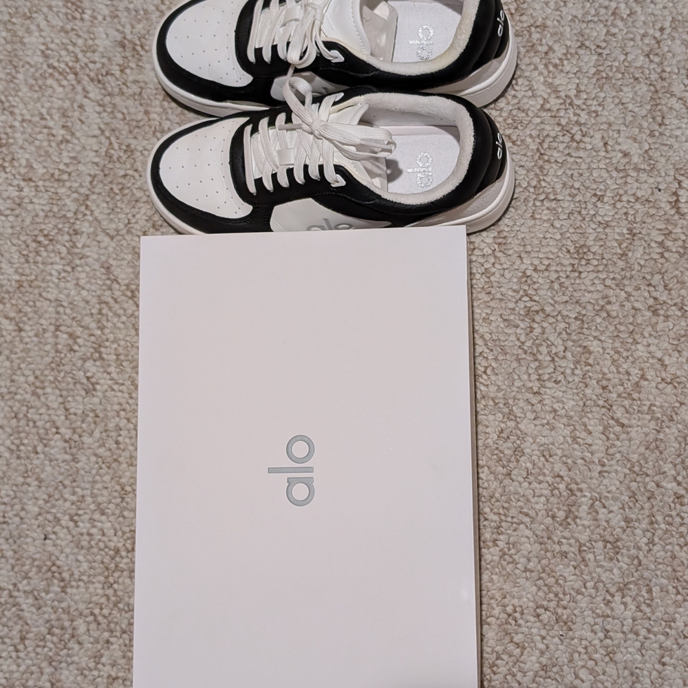 ALO Yoga Sneakers in Black and White
